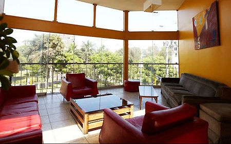 Flying Dog Hostel Lima Buitenkant foto